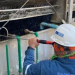 ภาพหน้างาน: การล้างทำความสะอาดและตรวจสอบ Evaporative Condenser โดยทีมงานเรโน เทค